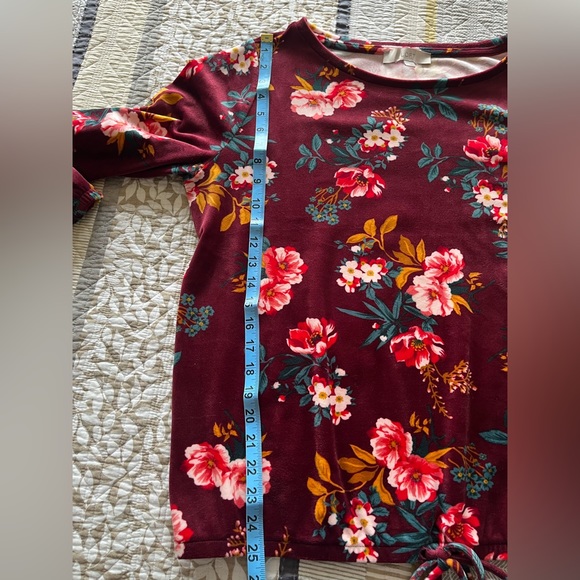 🪷LOFT Velvet Floral Round Neck Top - Picture 8 of 9
